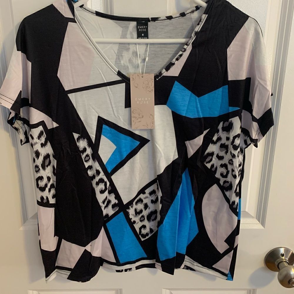 Emery Rose medium short sleeve animal print shirt
